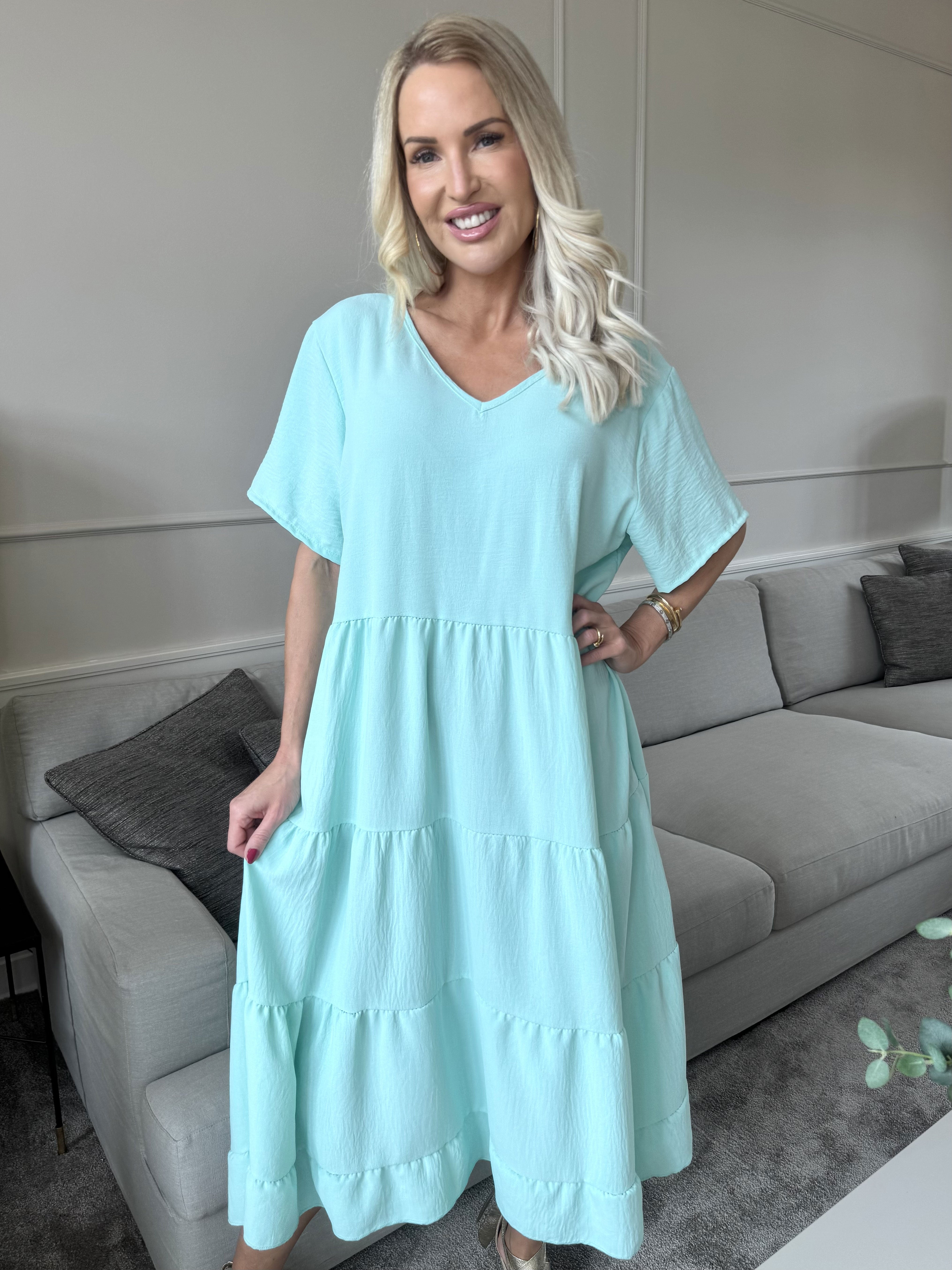 Shayna - Tunikakjole i viskose med broderet detaljer på ryggen